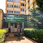 Flandria Hostel *